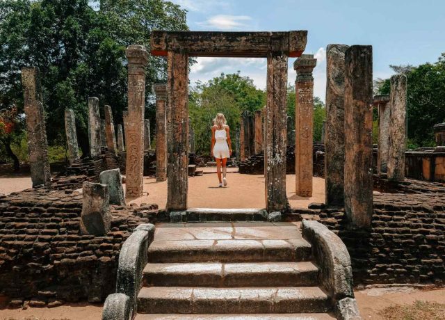 Polonnaruwa-arch-scaled